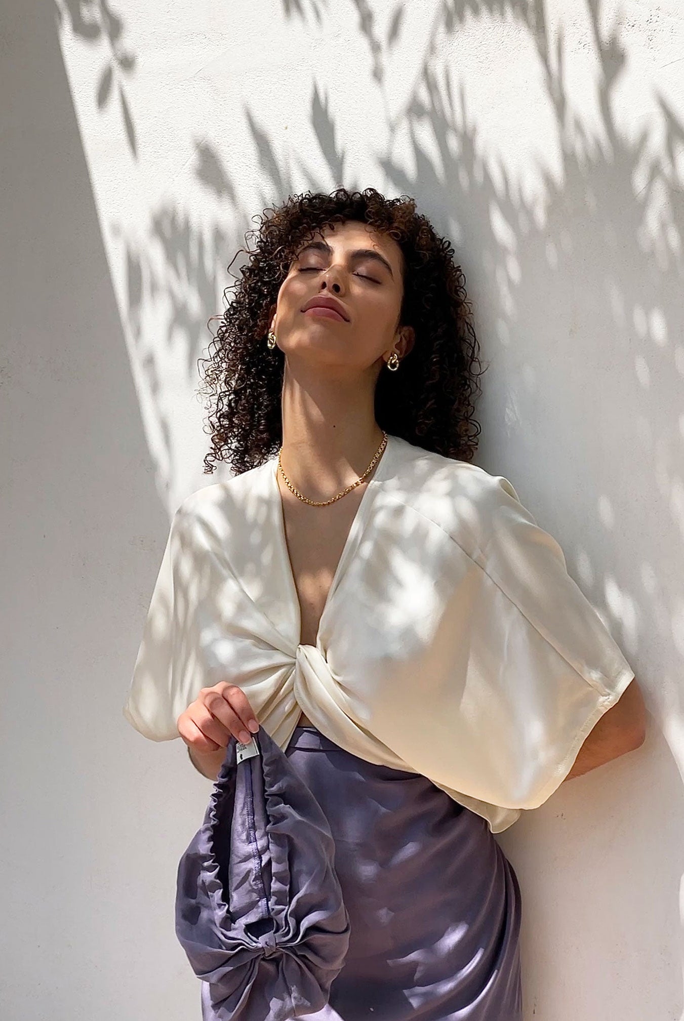 How a Silk Hair Turban Prevents Frizz and Breakage